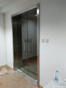 朝阳区维修地弹簧门更换各种型号地弹簧